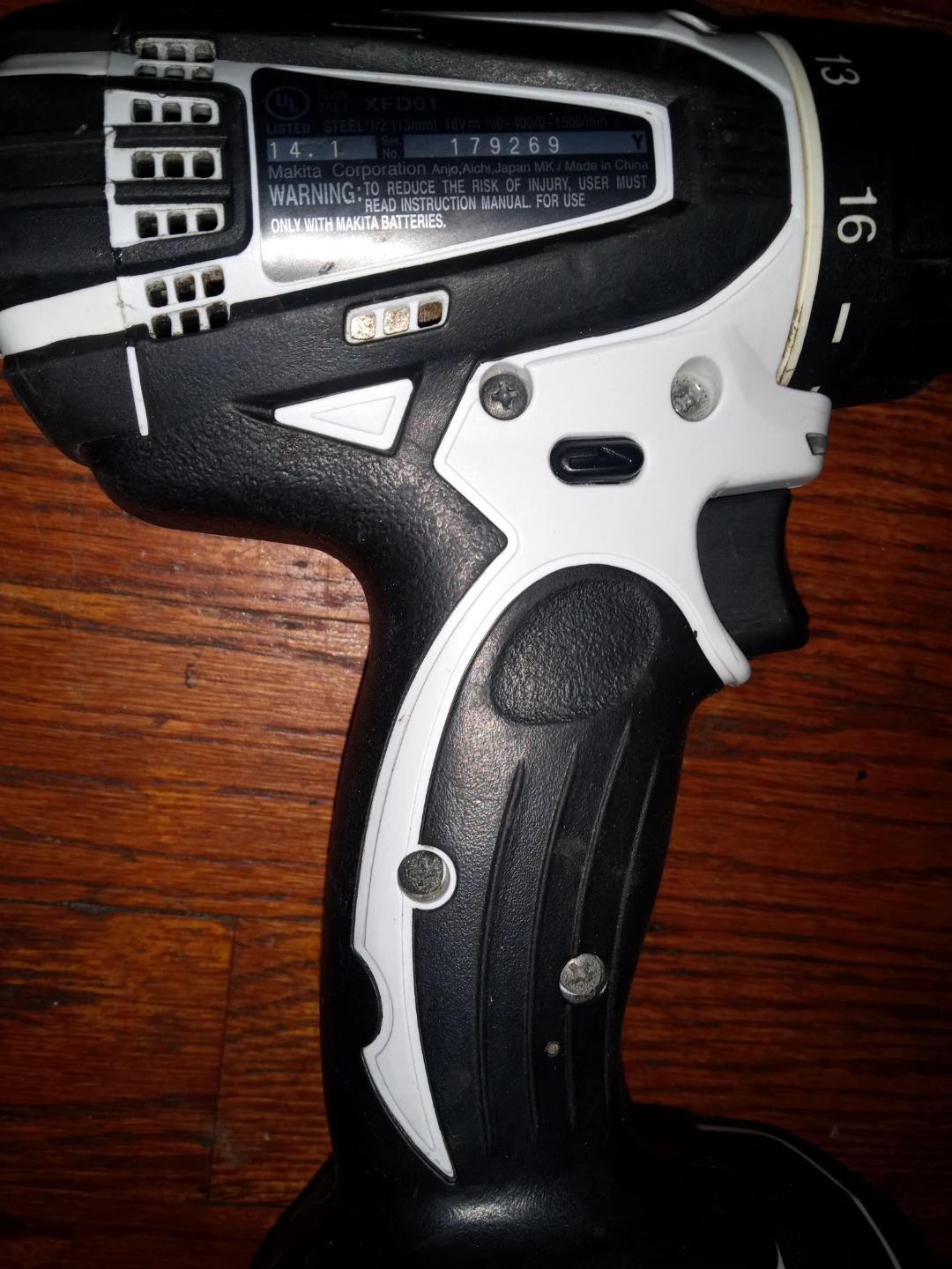 Makita XFD01 Cordless Driver-Drill,only used a few times. - photo 2