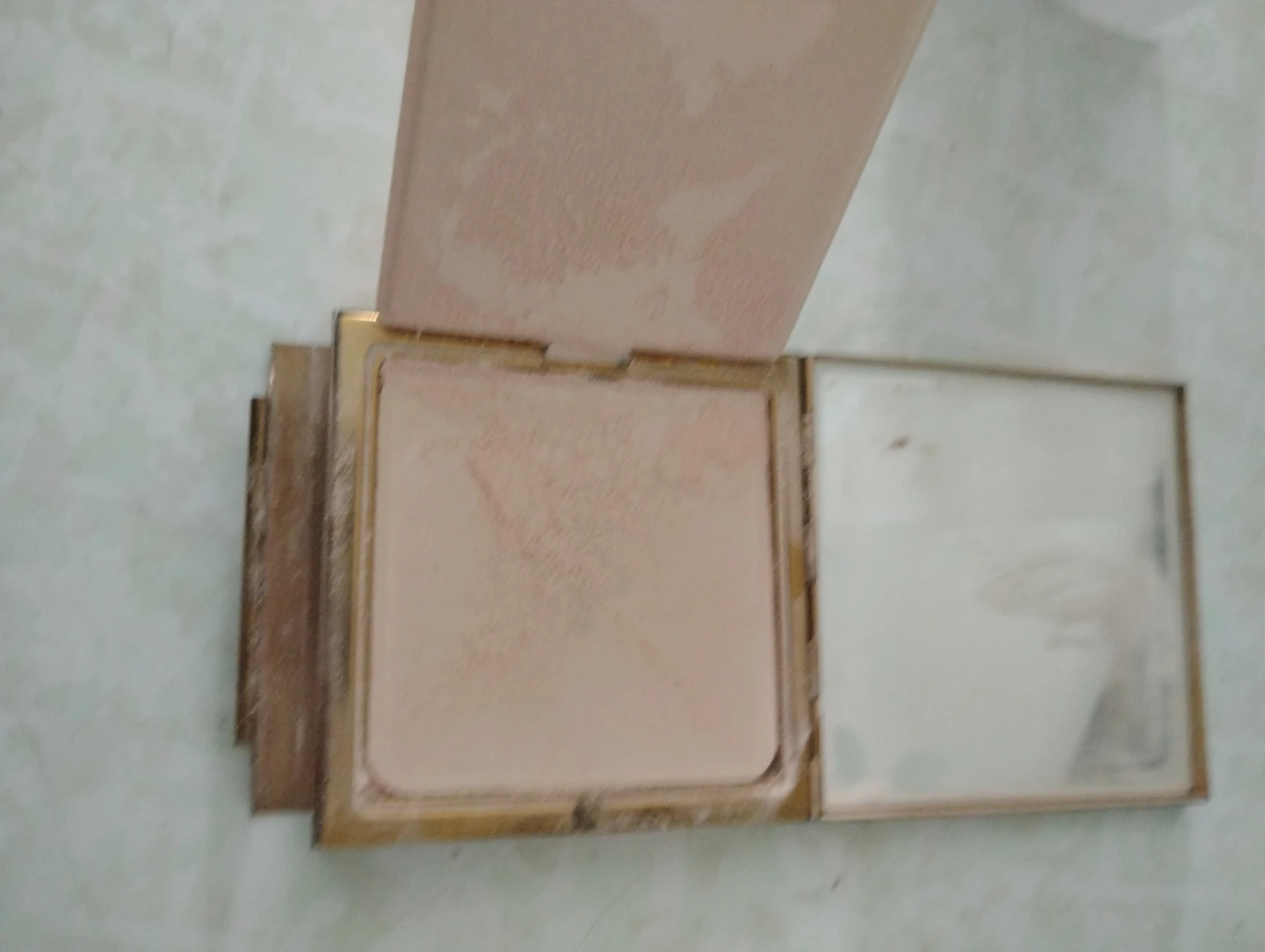 Vintage Avon Gold Tone Metal Makeup Compact - photo 3