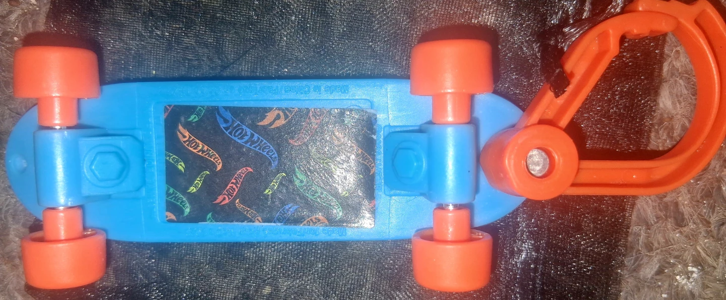 Hot Wheels Mini Skateboard Keychain - photo 2
