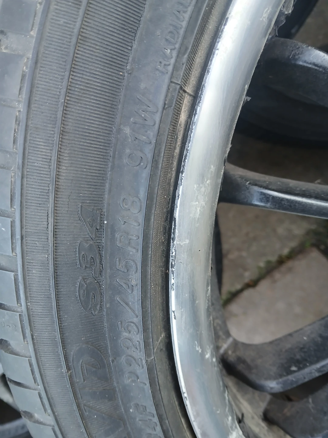 Set of 4 18x7.5J Wheels with 225/45R18 Tires - photo 4