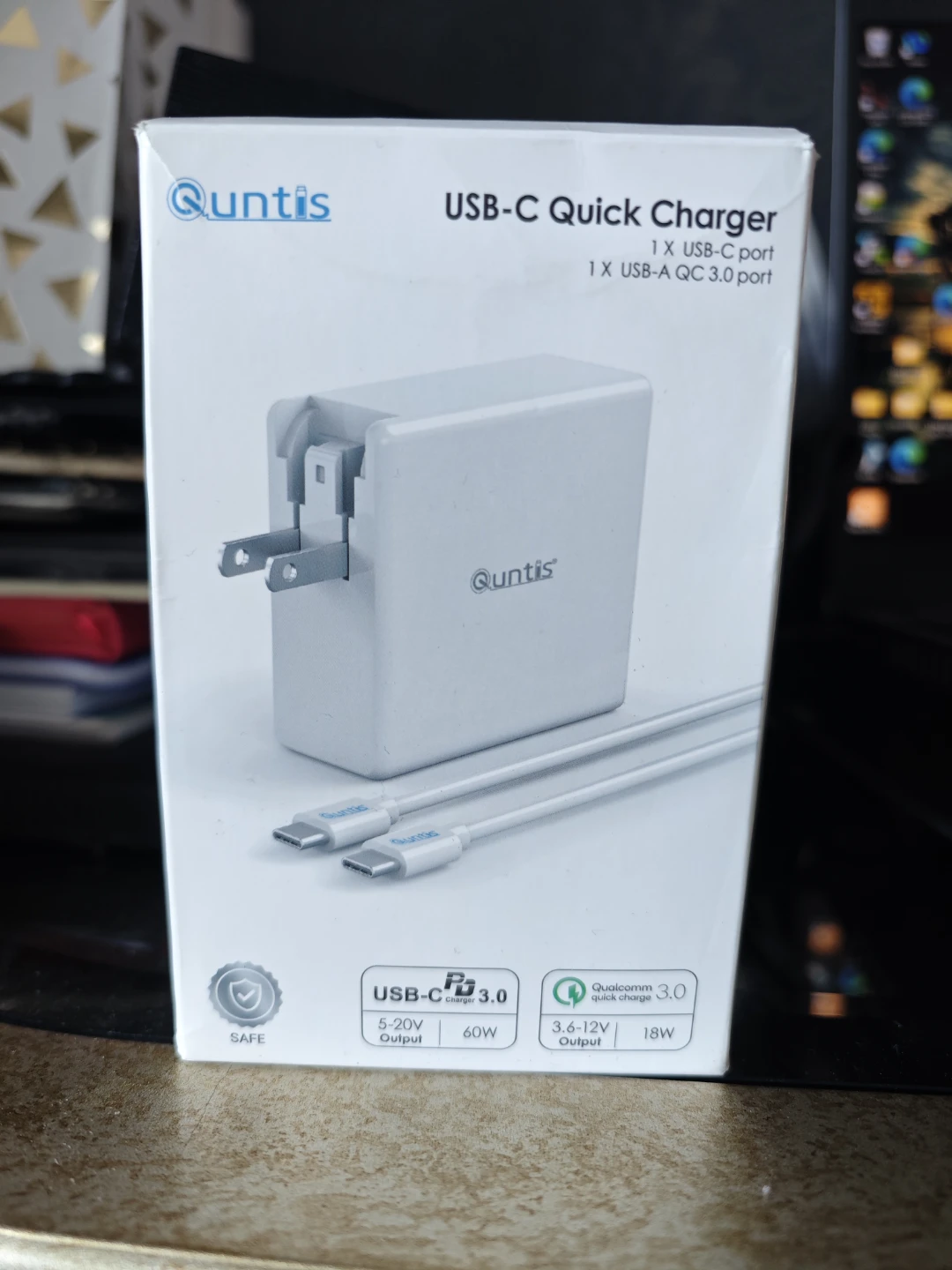 Quntis USB-C Quick Charger with cable - OPEN BOX