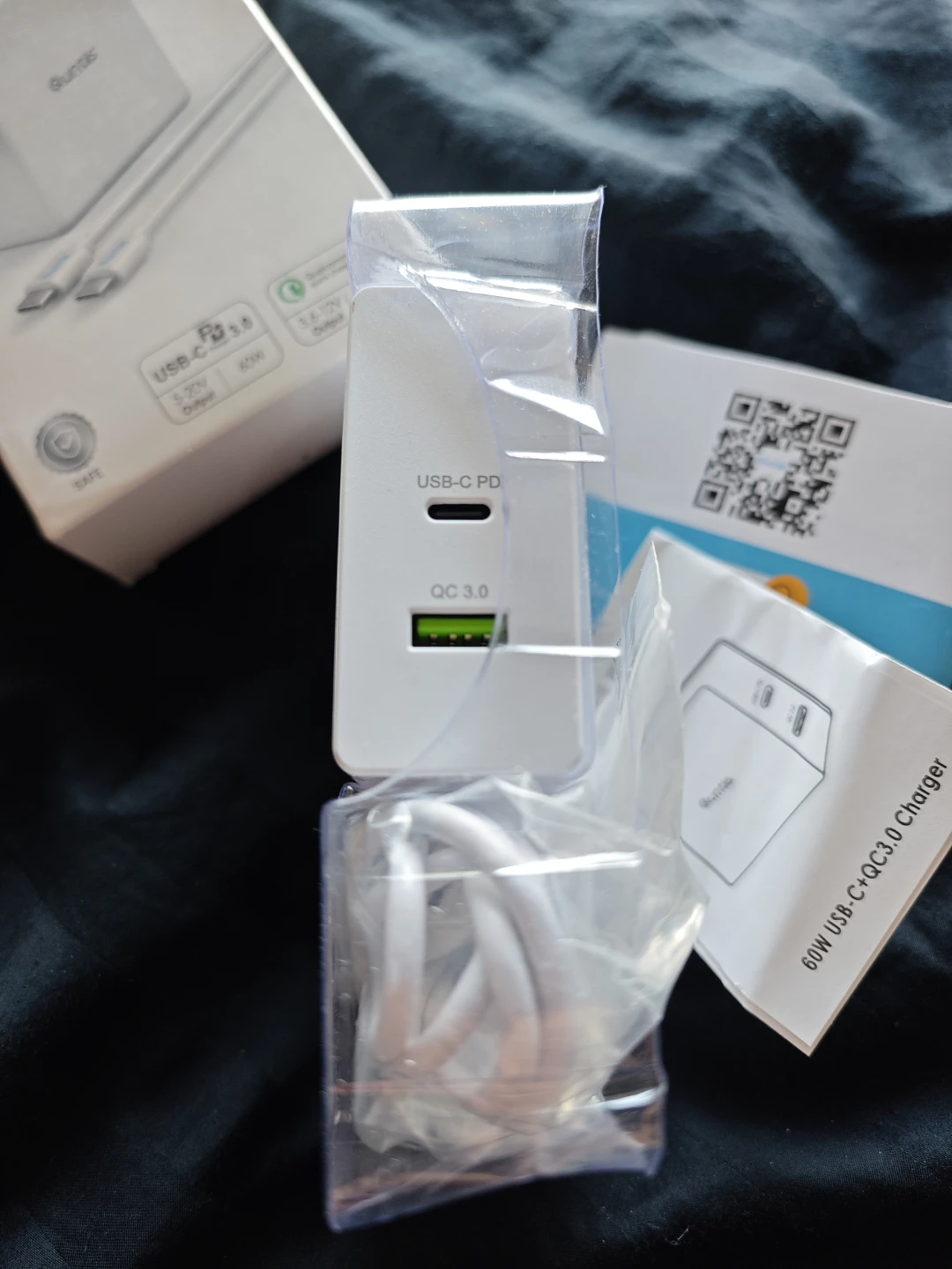 Quntis USB-C Quick Charger with cable - OPEN BOX - photo 3