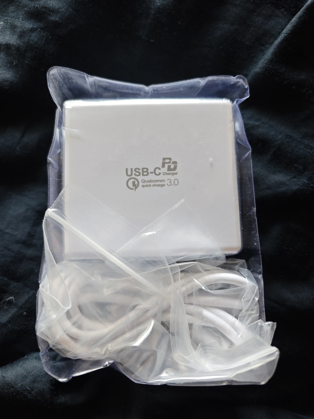 Quntis USB-C Quick Charger with cable - OPEN BOX - photo 4