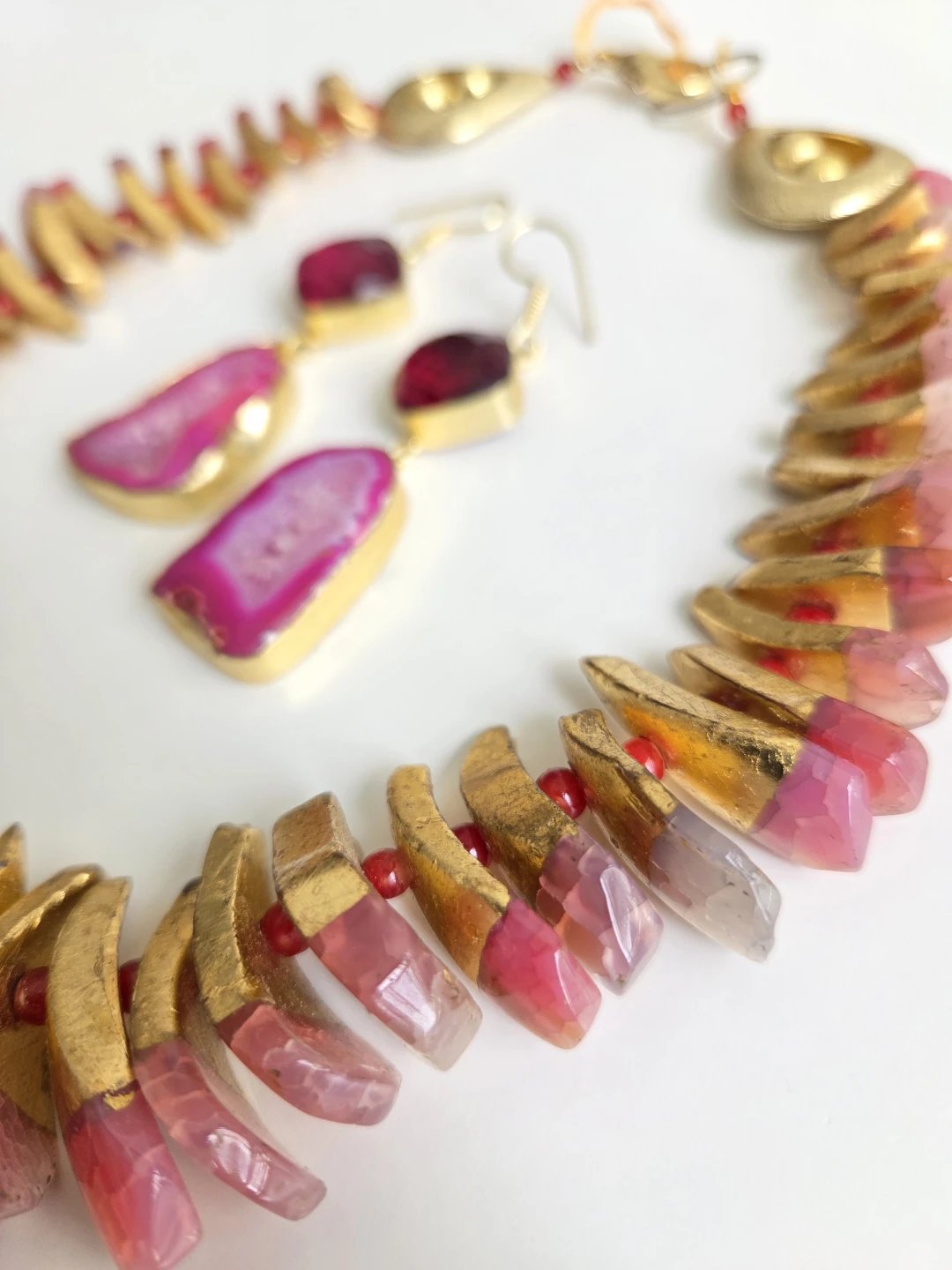 Semi precious-Gold Necklace Earrings Set with Pink Agate - photo 2