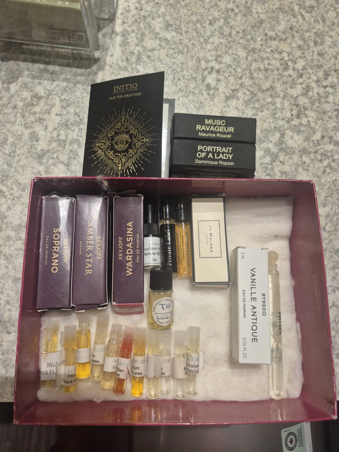 Assorted Perfume Samples & Miniatures Set