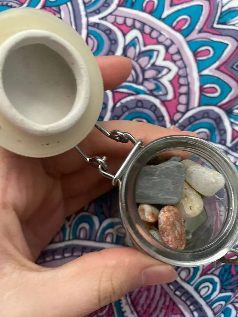 Jar with rocks - photo 2