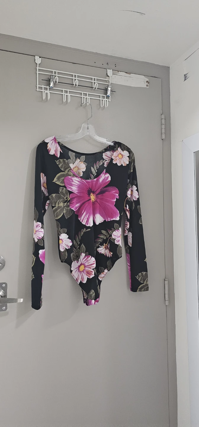 Streetwear Society Floral Long Sleeve Bodysuit - Size M - photo 3