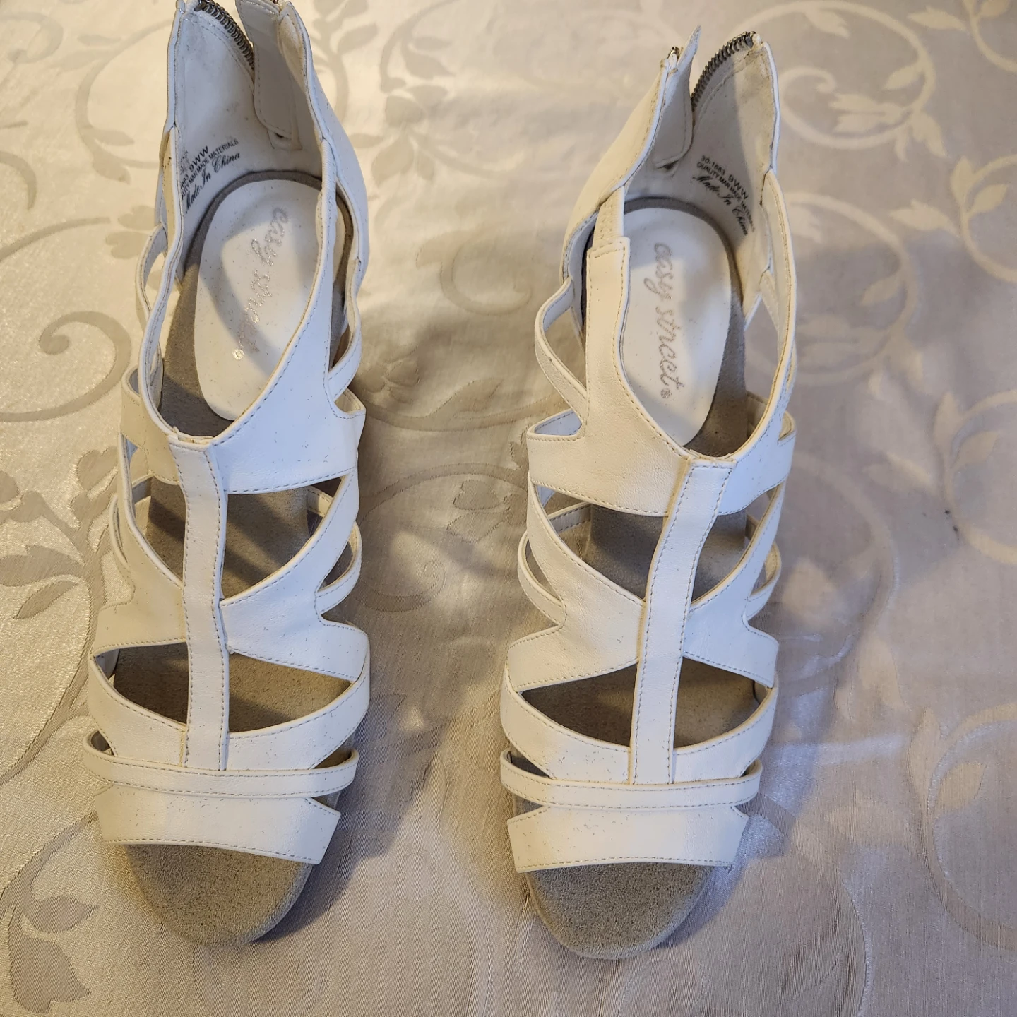 Easy Street Women's White High Heels Platform shoes, Size 9