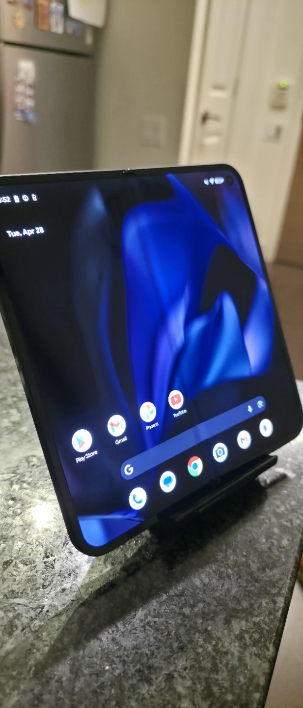 Google Pixel Pro Fold 9 (Obsidian, 256GB) – LIKE NEW condition! - photo 3