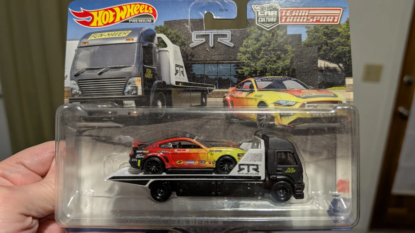 Hot Wheels Premium Car Culture Team Transport Fun-Haver