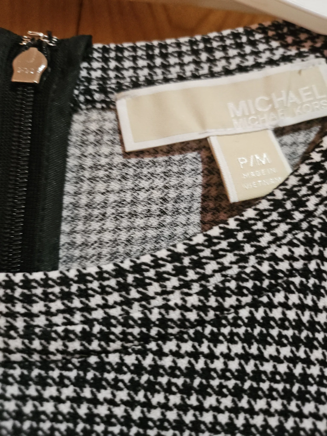 Michael Kors Houndstooth Dress with Black Lace Accents - P/M - photo 4