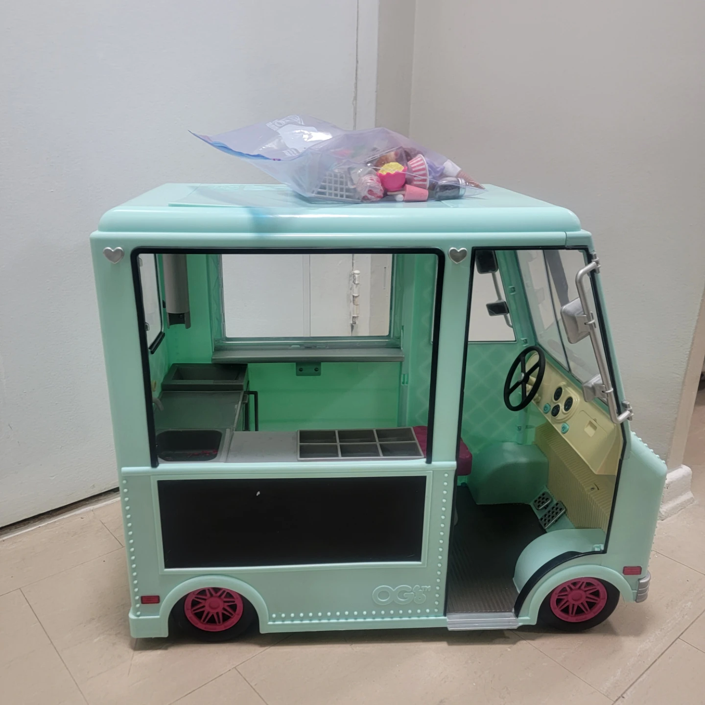 Our Generation Doll ice cream Truck with Accessories - photo 5