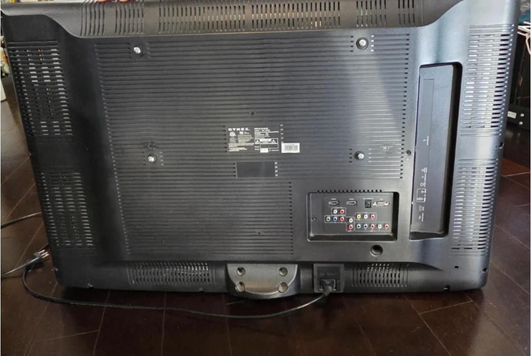 Dynex 40inch TV - photo 2