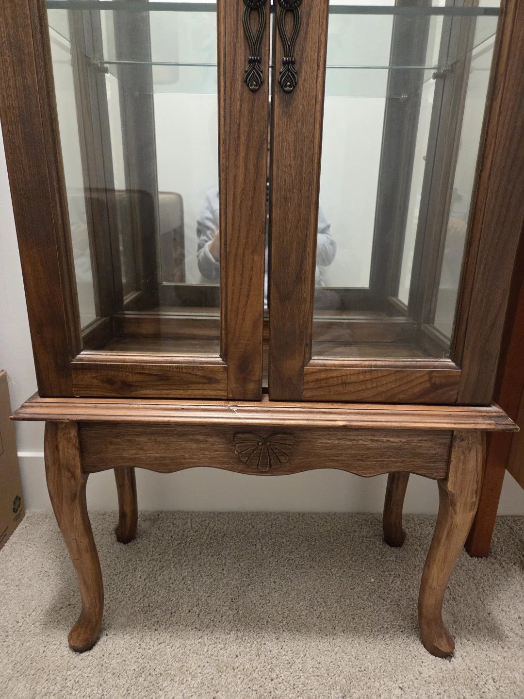 Wooden curio cabinet with glass doors - photo 3
