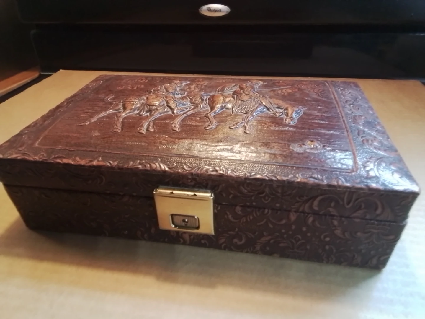 Vintage Embossed Leather Western Scene Trinket Box - photo 3