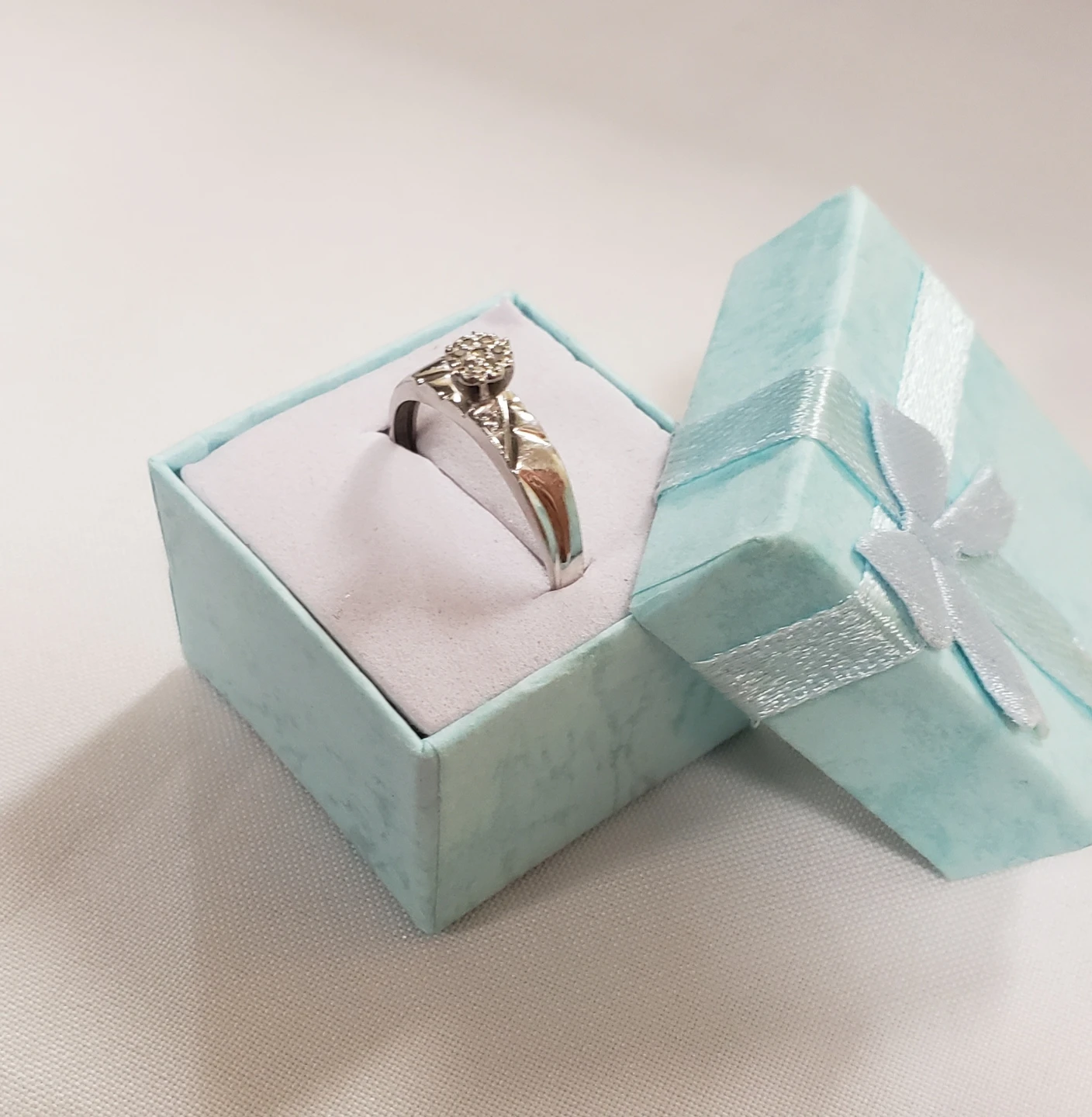 Like new 10K Real White Gold Ring Wit Natural Diamonds - photo 2
