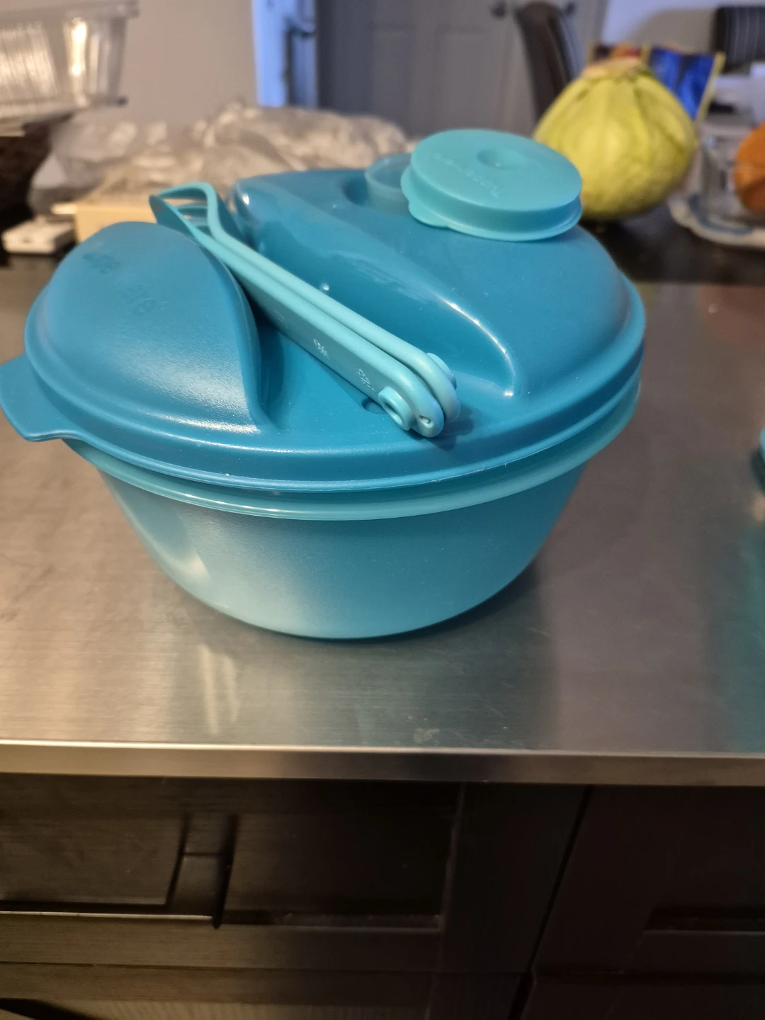 Tupperware salad Bowl with Lid and Utensils, salad dressing