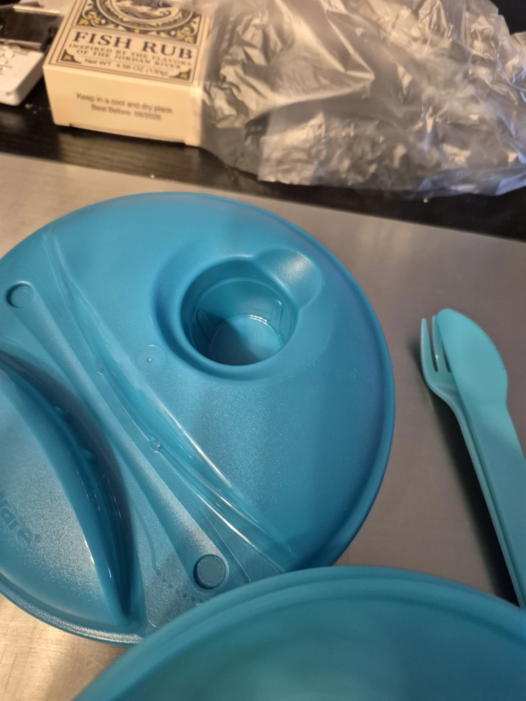 Tupperware salad Bowl with Lid and Utensils, salad dressing - photo 4