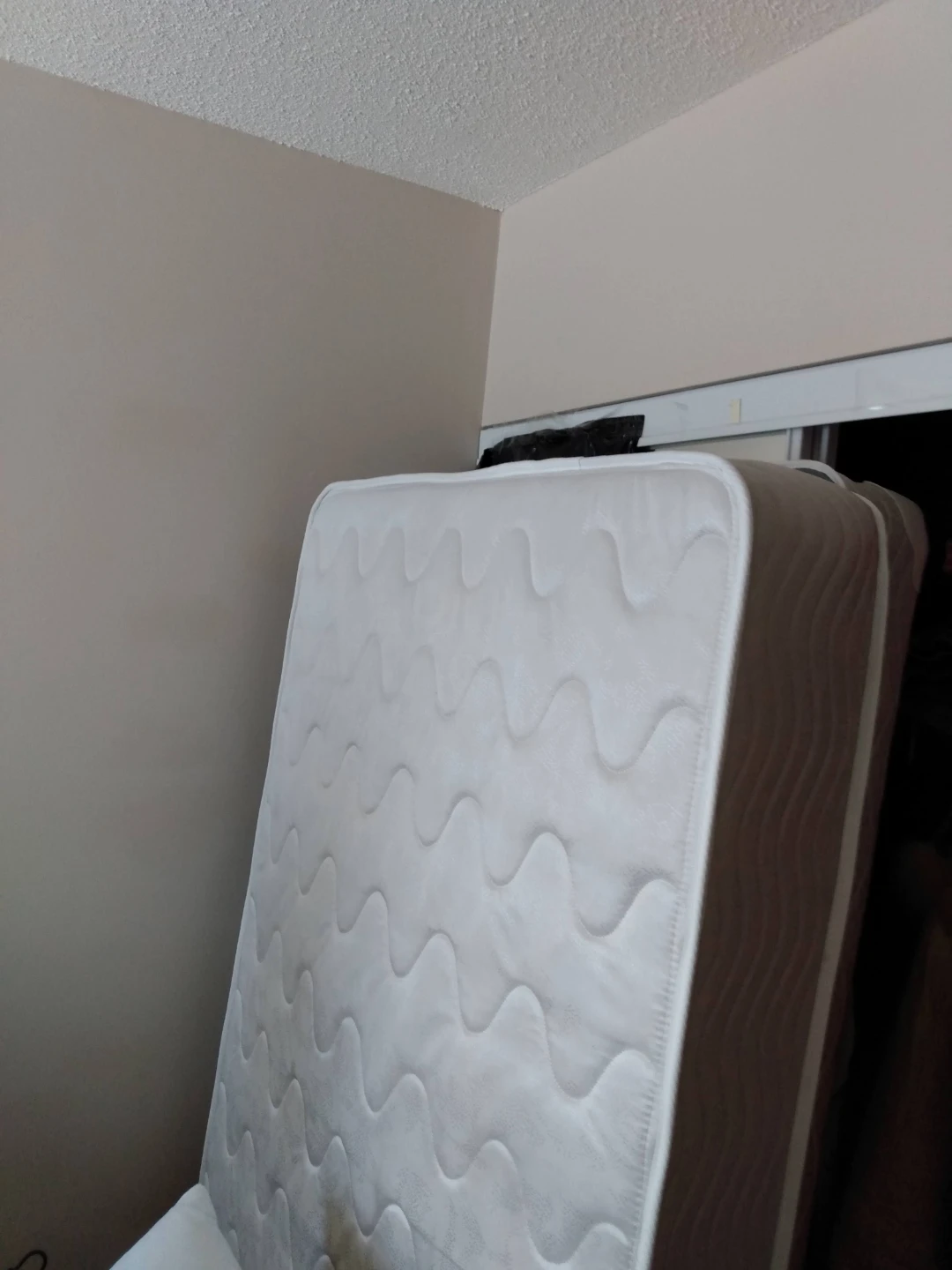 Twin bed - photo 4