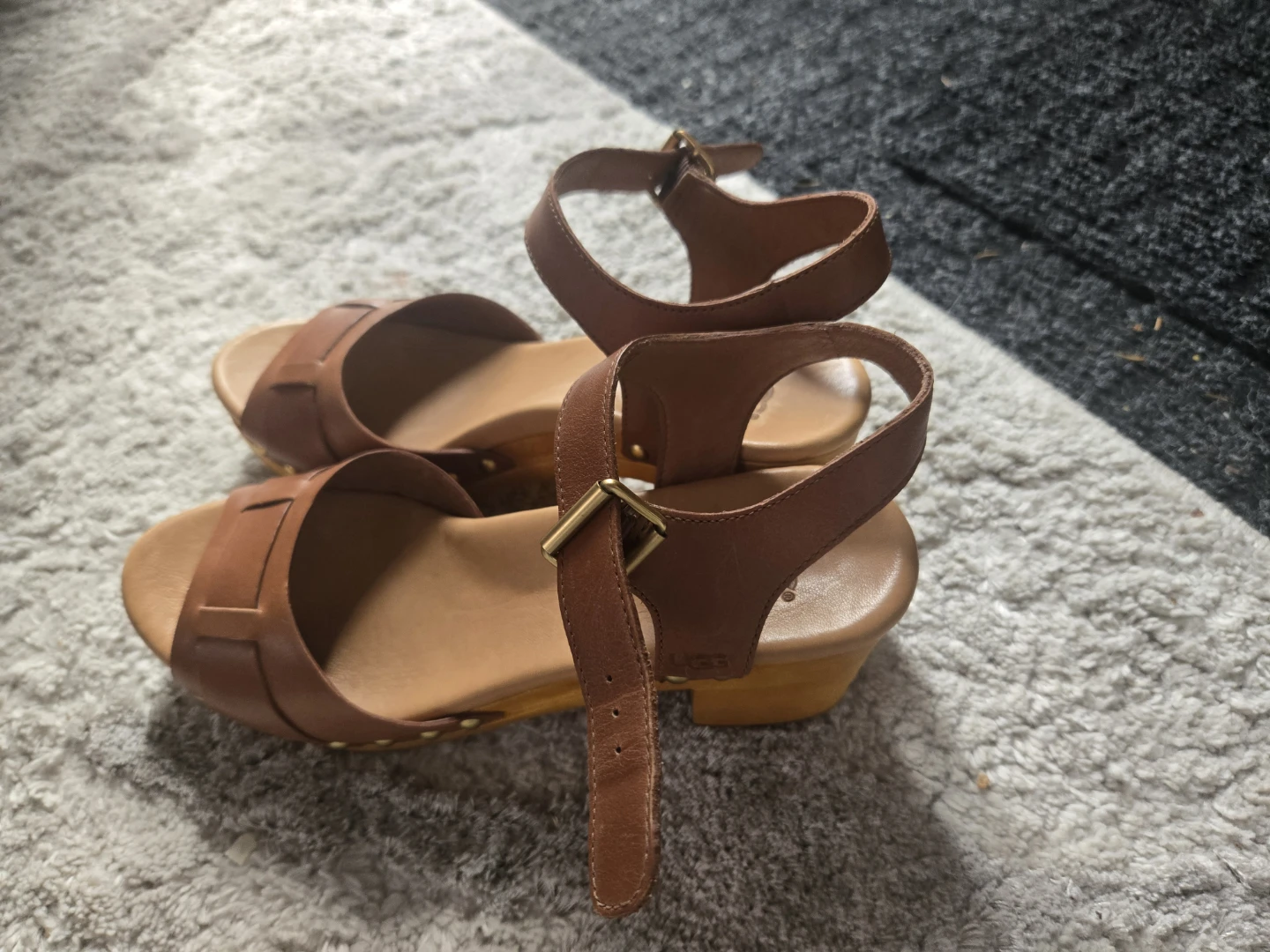 Ugg Brown Leather Wedge Sandals - photo 2