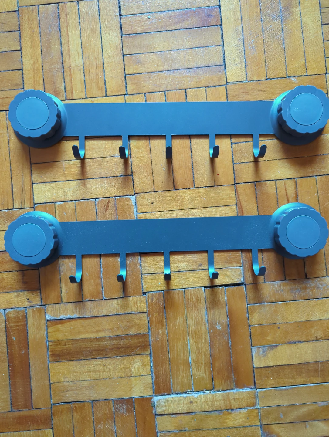 Set of 2 Metal Suction Cup Hooks