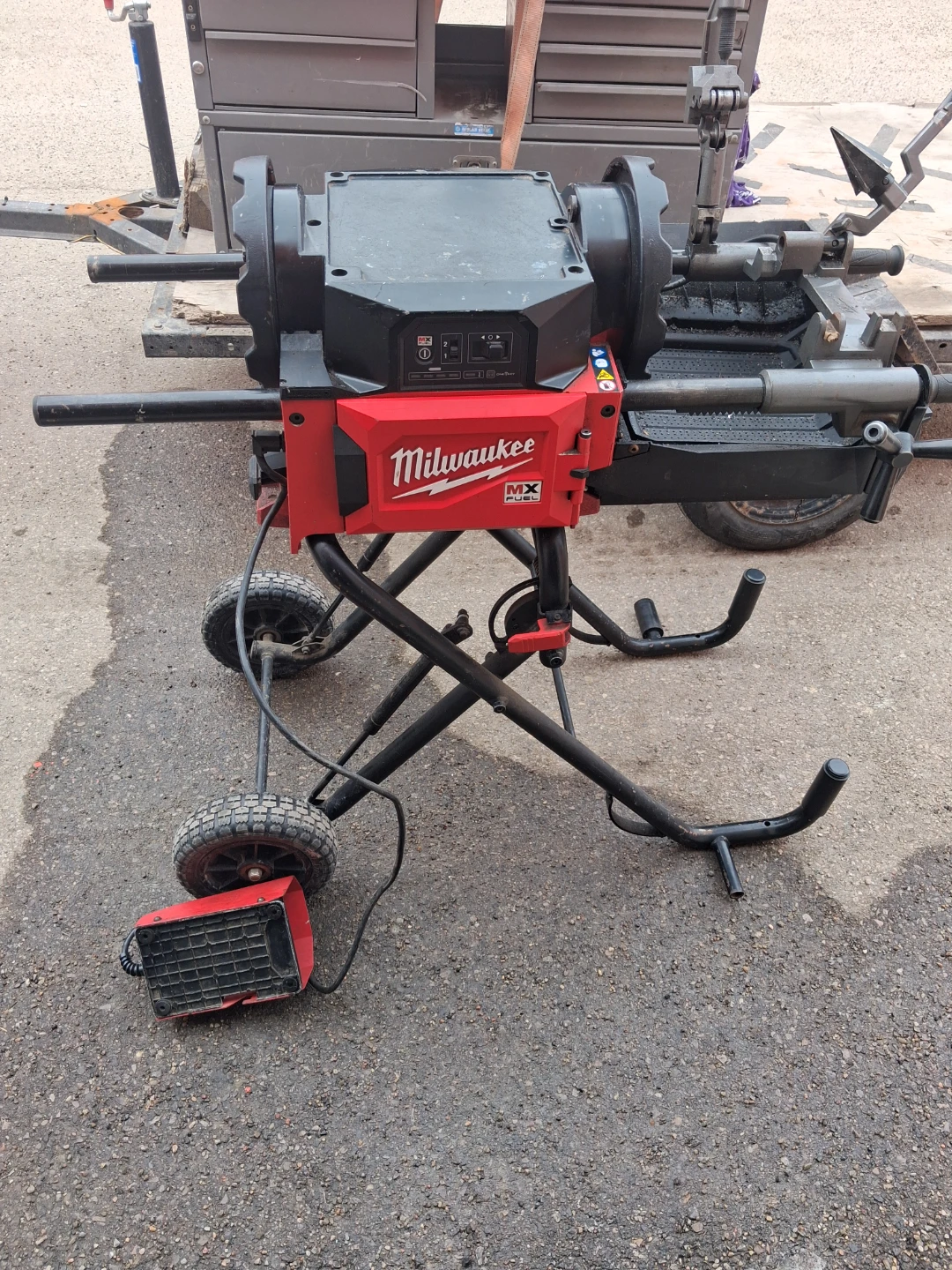 Milwaukee MX Fuel Pipe Threader with Stand