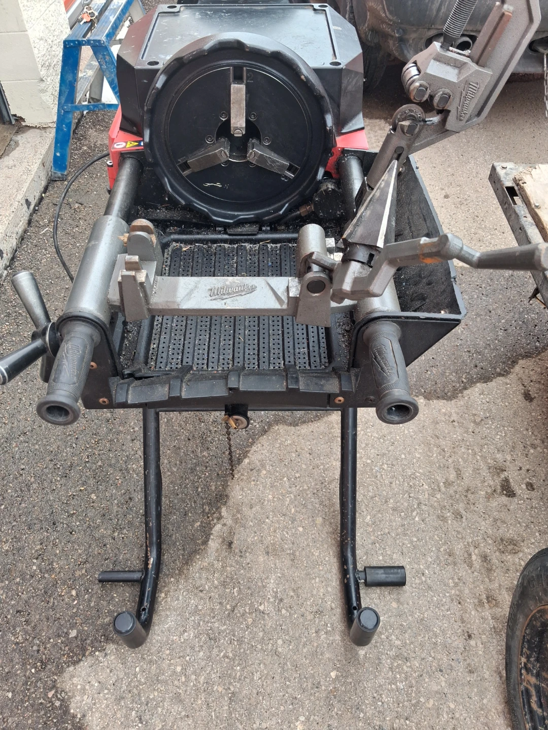 Milwaukee MX Fuel Pipe Threader with Stand - photo 3