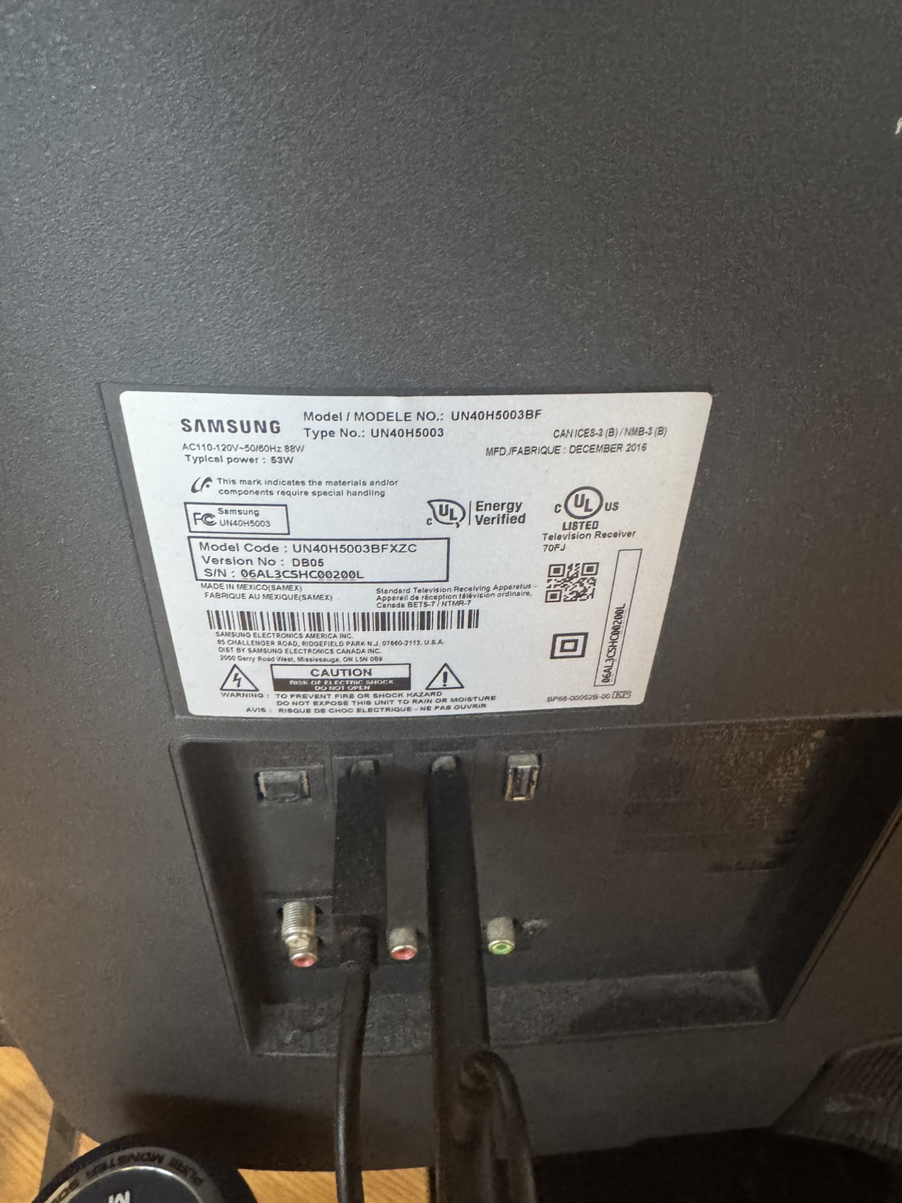 Samsung 40 inch tv with free Roku TV - photo 2