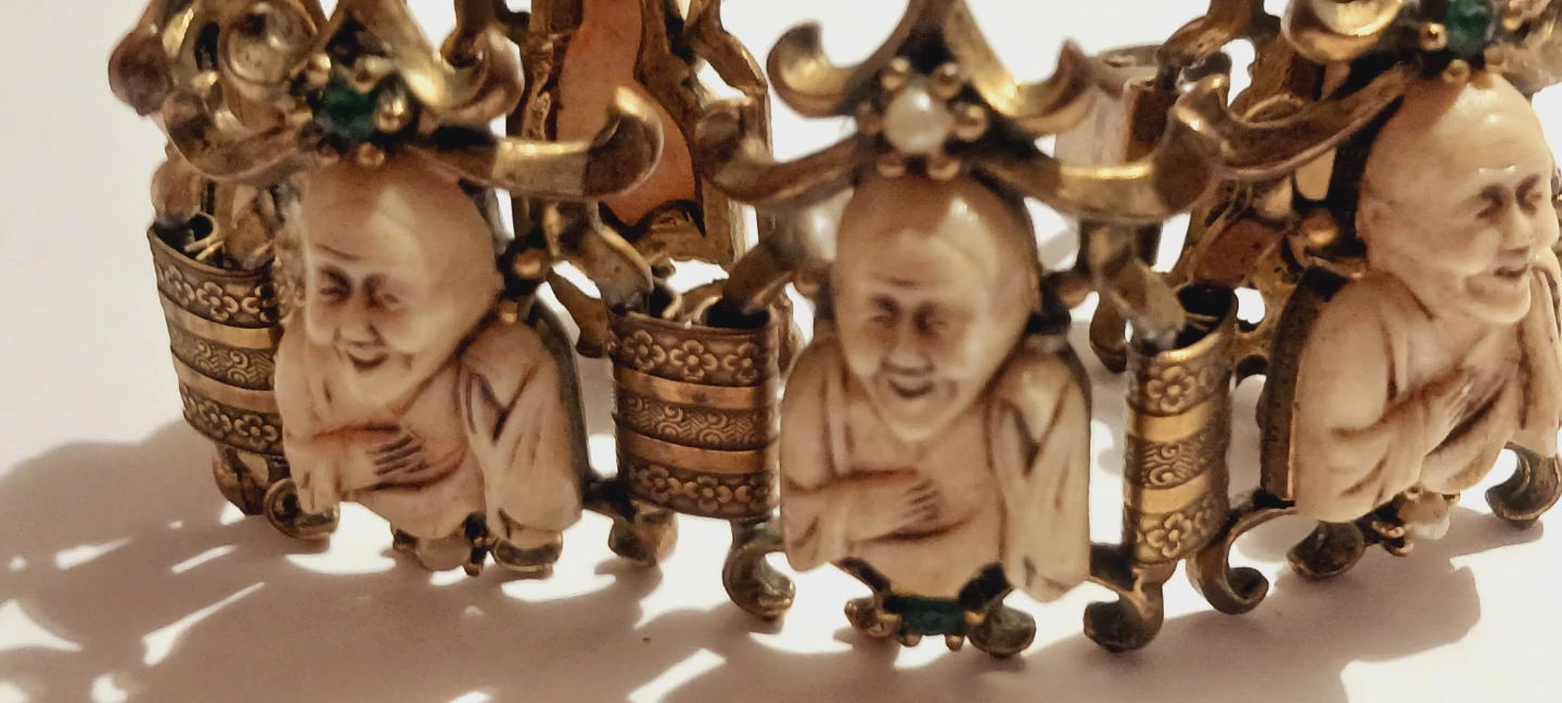 Absolutely Gorgeous Carved Chinese Buddha Bracelet - photo 5