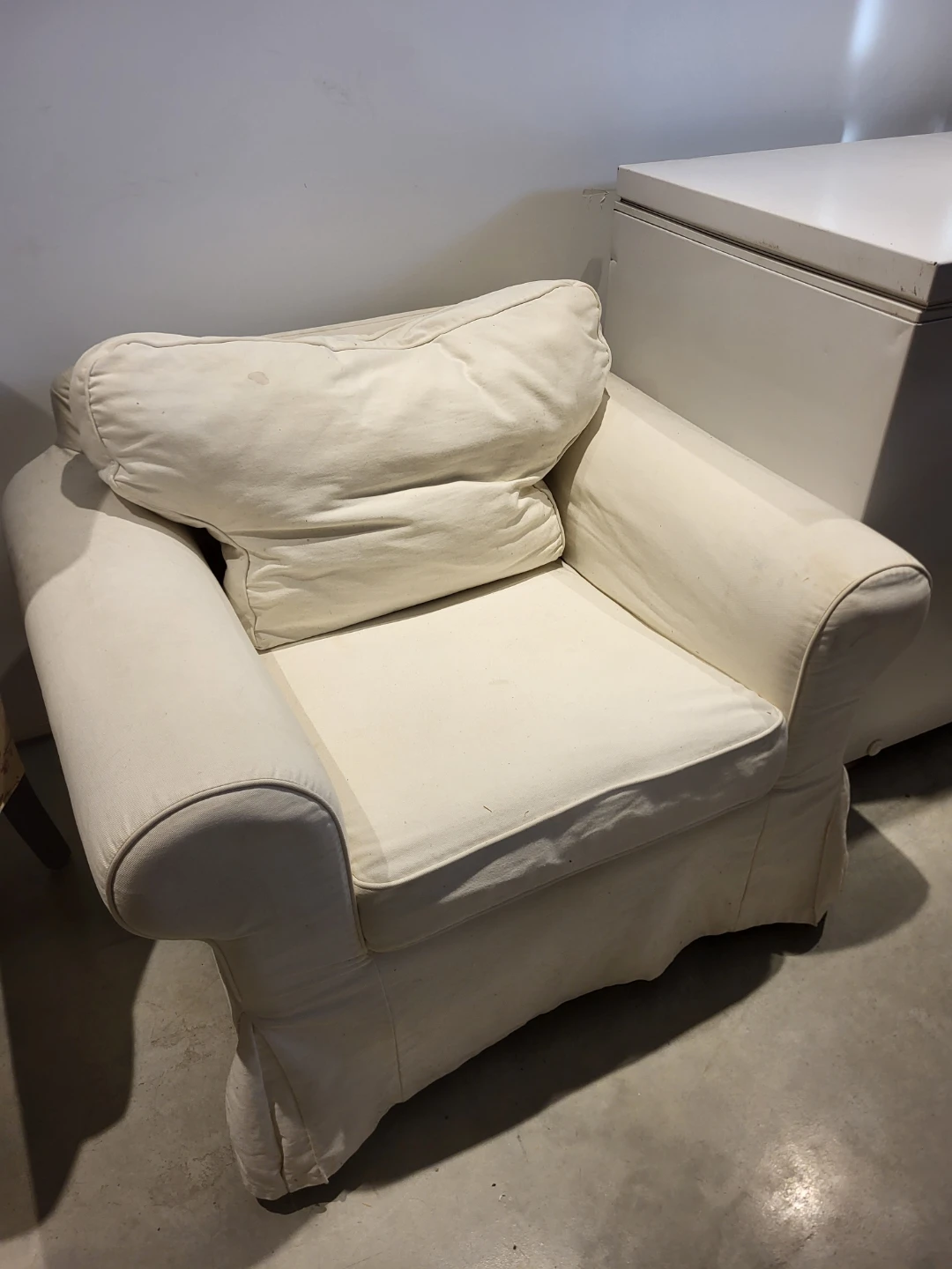 Fauteuil et causeuse blanc