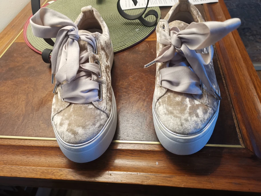 The Wishbone Poe Velour Sneakers - photo 2
