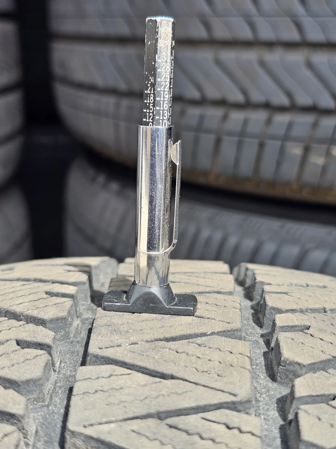 225/40 R18 BRIDGESTONE BLIZZAK WINTER TIRES - photo 2