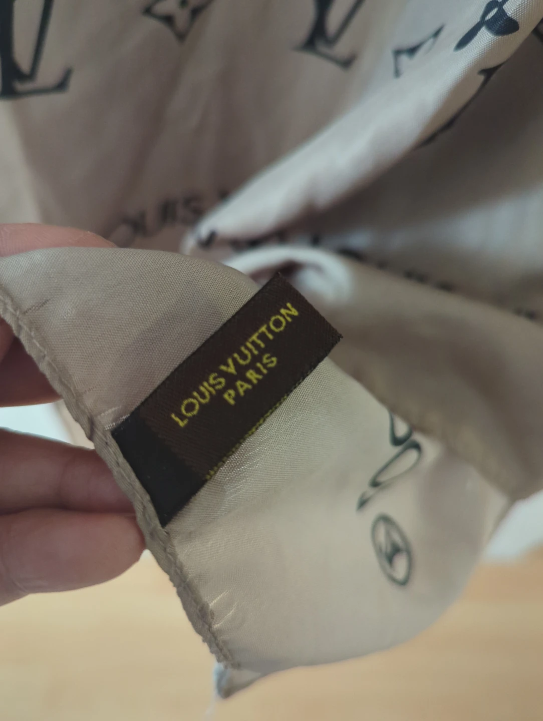 Louis Vuitton Paris Scarf - photo 2
