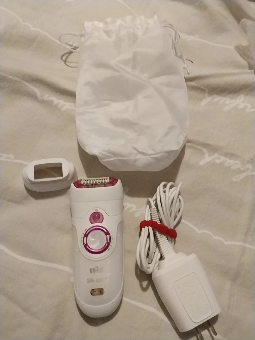 Braun Silk-épil 7 Epilator with Charging Cable and Pouch