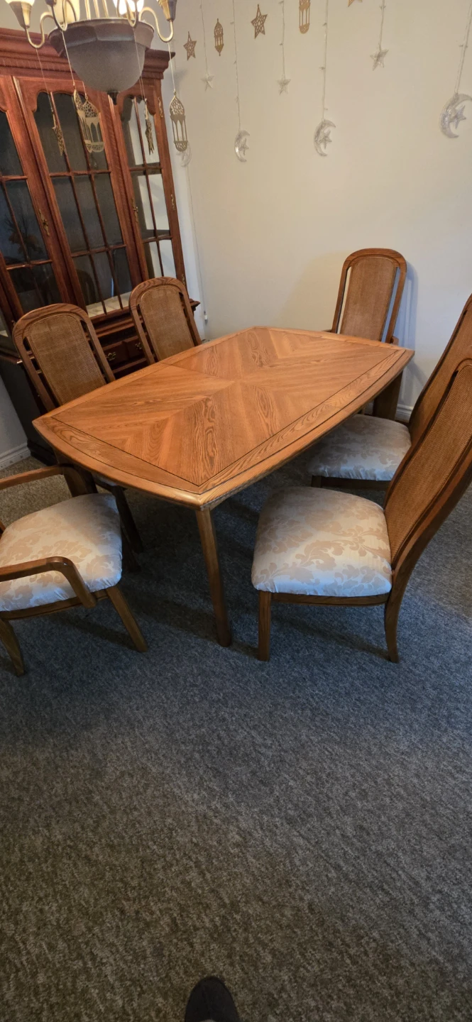 Oak Dining Table with 6 Chairs and Hutch - photo 2