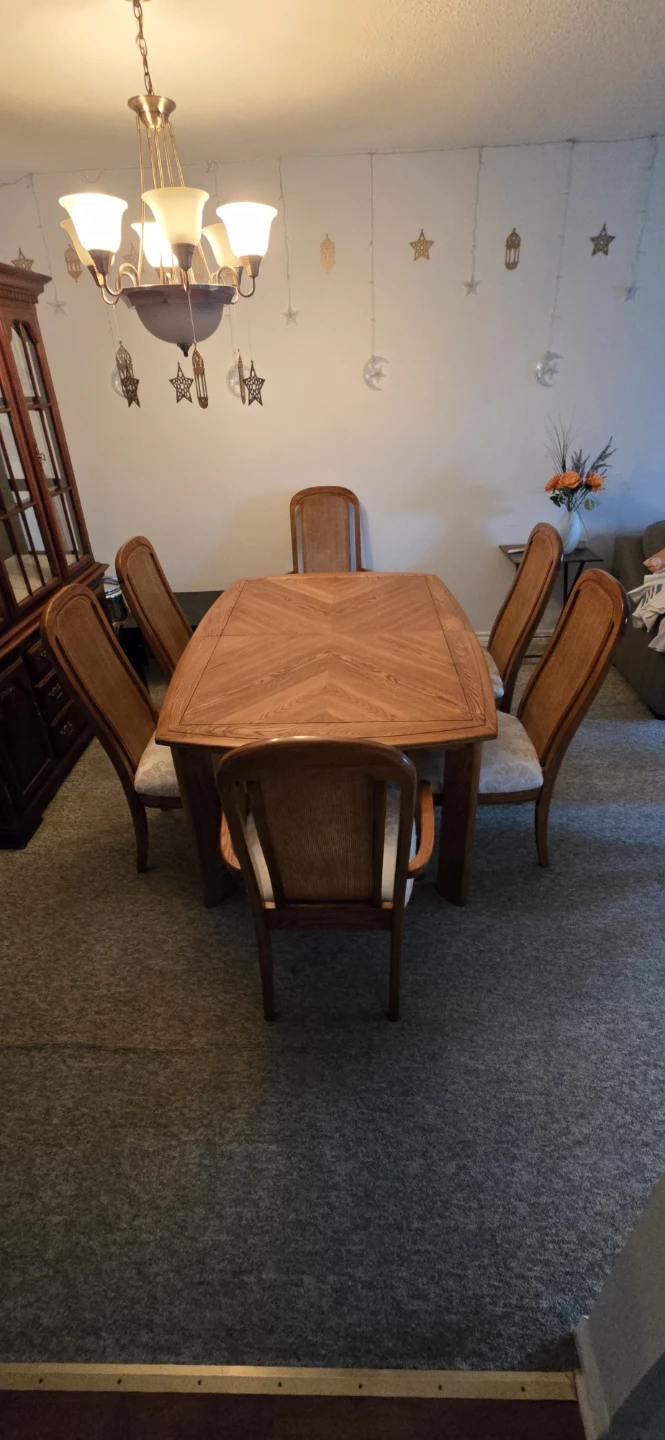 Oak Dining Table with 6 Chairs and Hutch - photo 3