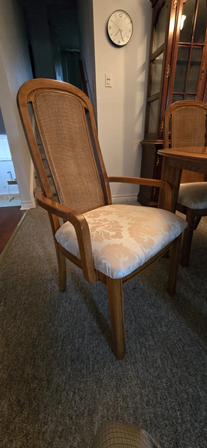 Oak Dining Table with 6 Chairs and Hutch - photo 4