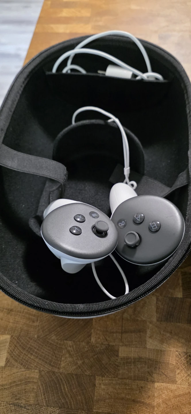 Meta Quest 3 VR Headset with Controllers and Case - photo 3