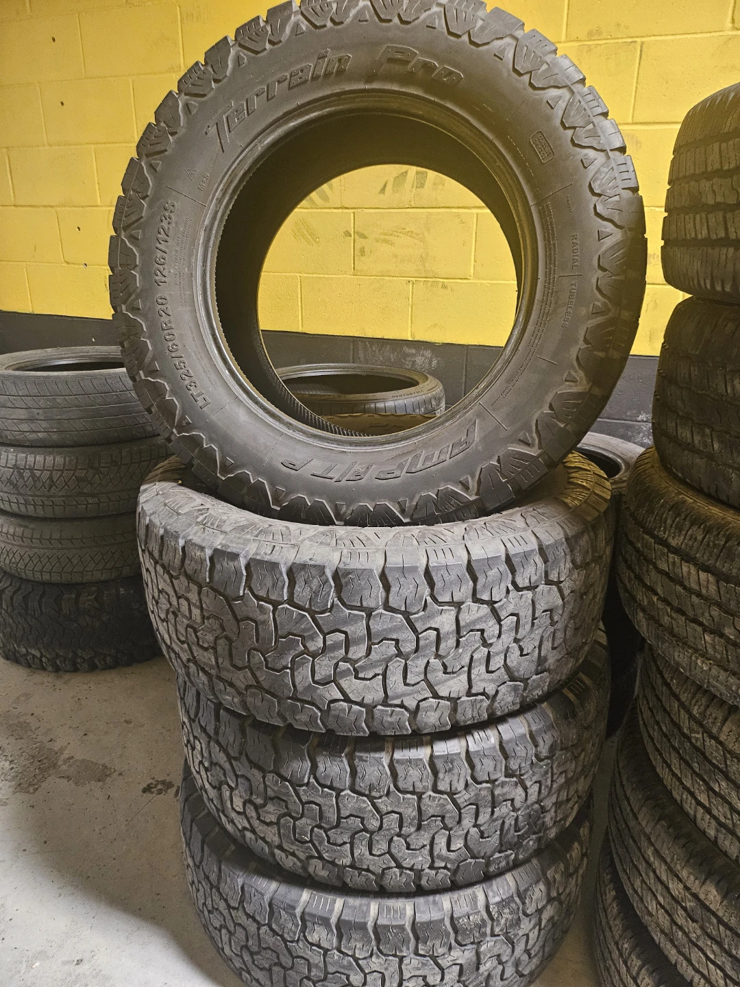 BFGoodrich All-Terrain T/A KO2 LT325/60R20 Tire
