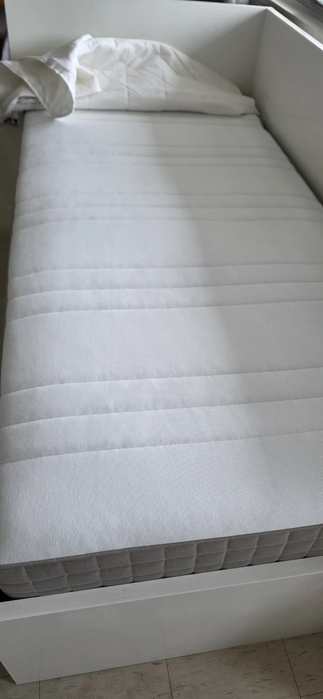 Ikea twin Mattress in excellent condition 9 inch thick - photo 3