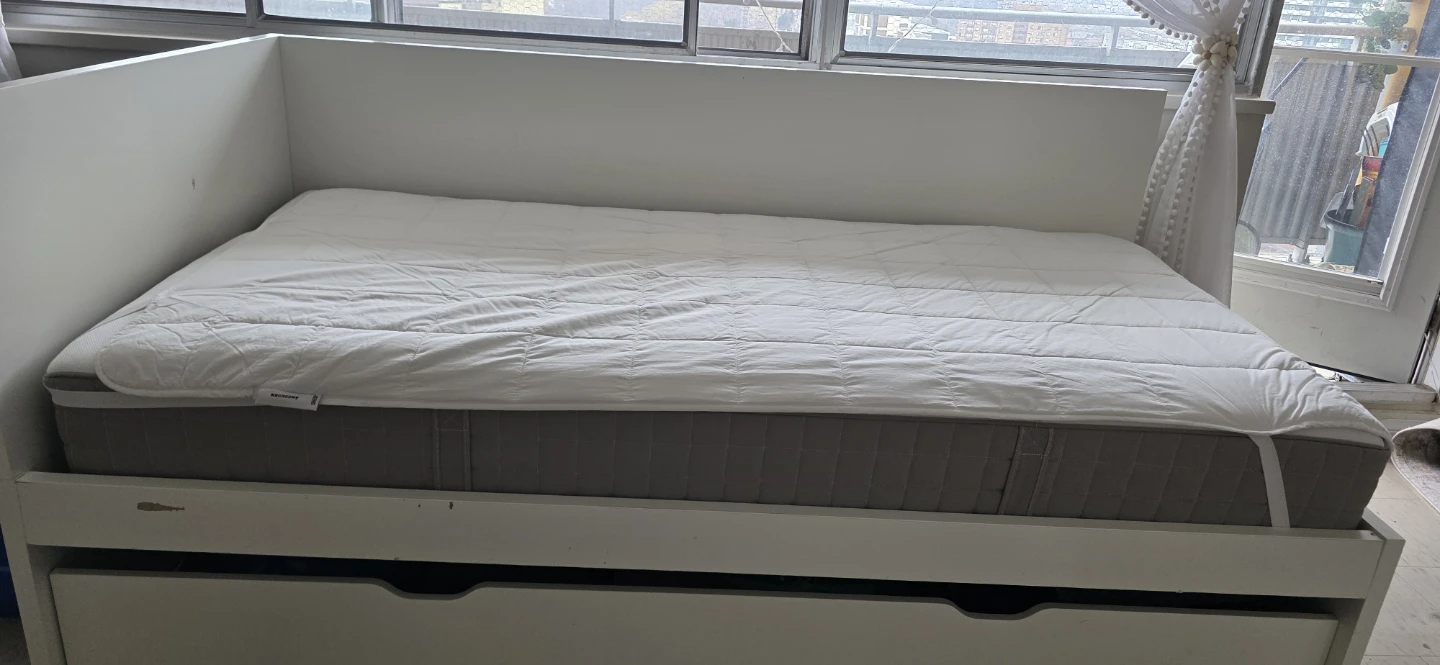 Ikea twin Mattress in excellent condition 9 inch thick - photo 4