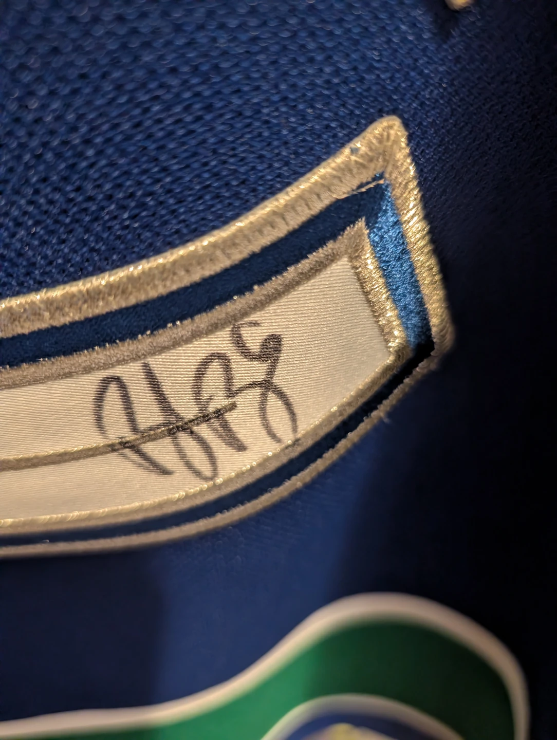 Vancouver Canucks Signed Hockey Jersey - photo 2