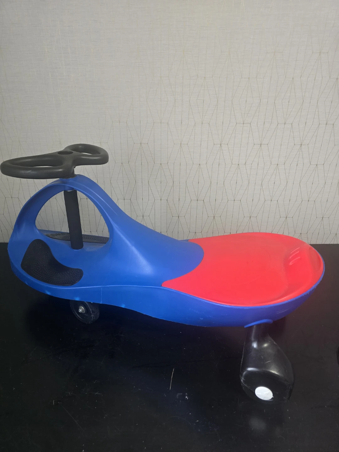 Plasma- Indoor use only Ride-On Wiggle Car - Blue and Red