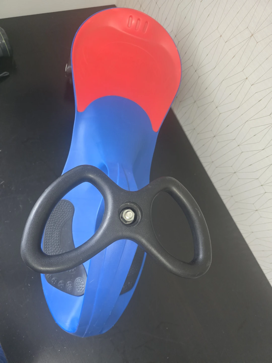 Plasma- Indoor use only Ride-On Wiggle Car - Blue and Red - photo 3