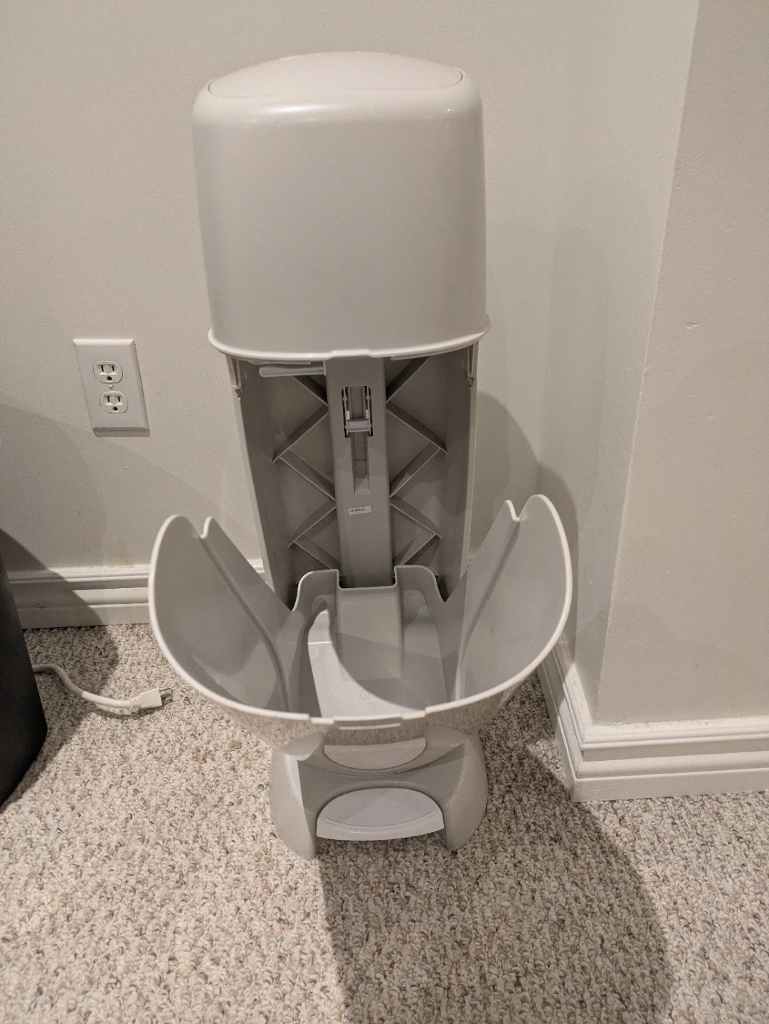 Diaper pail with one refill - photo 3