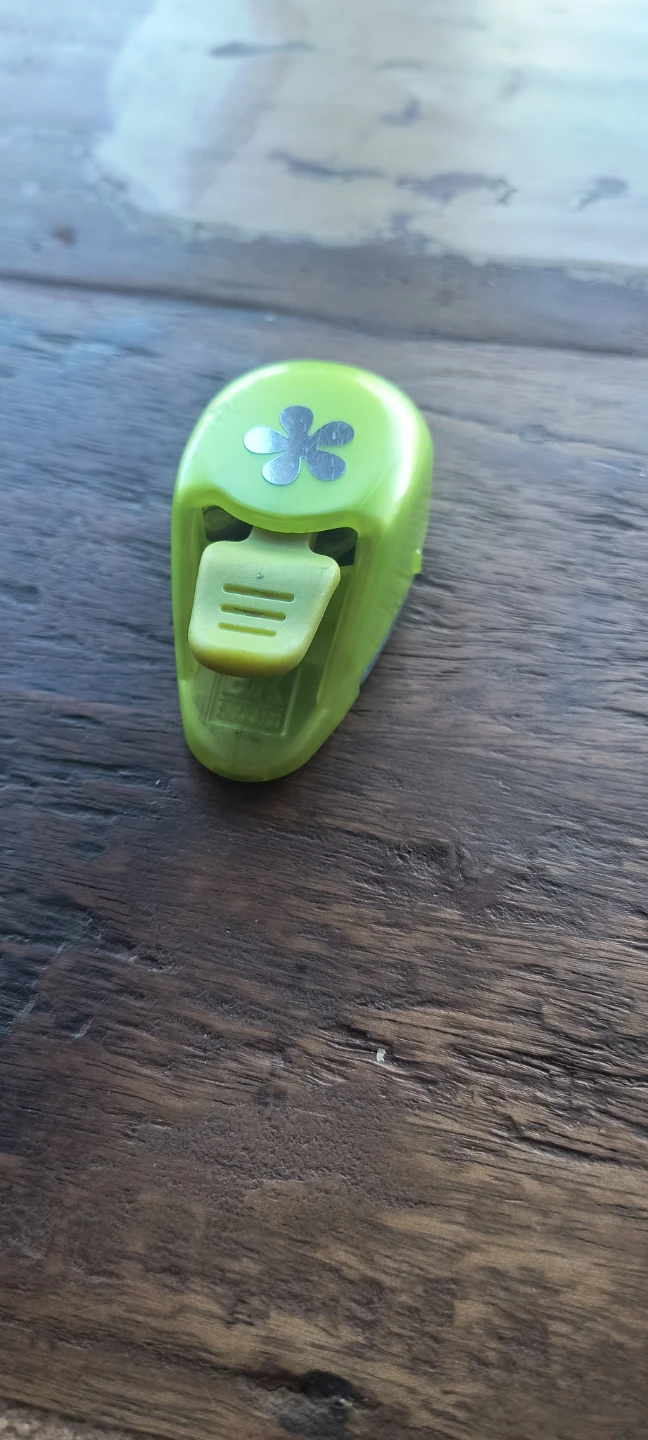 Green Flower Shaped Paper Punch - photo 2