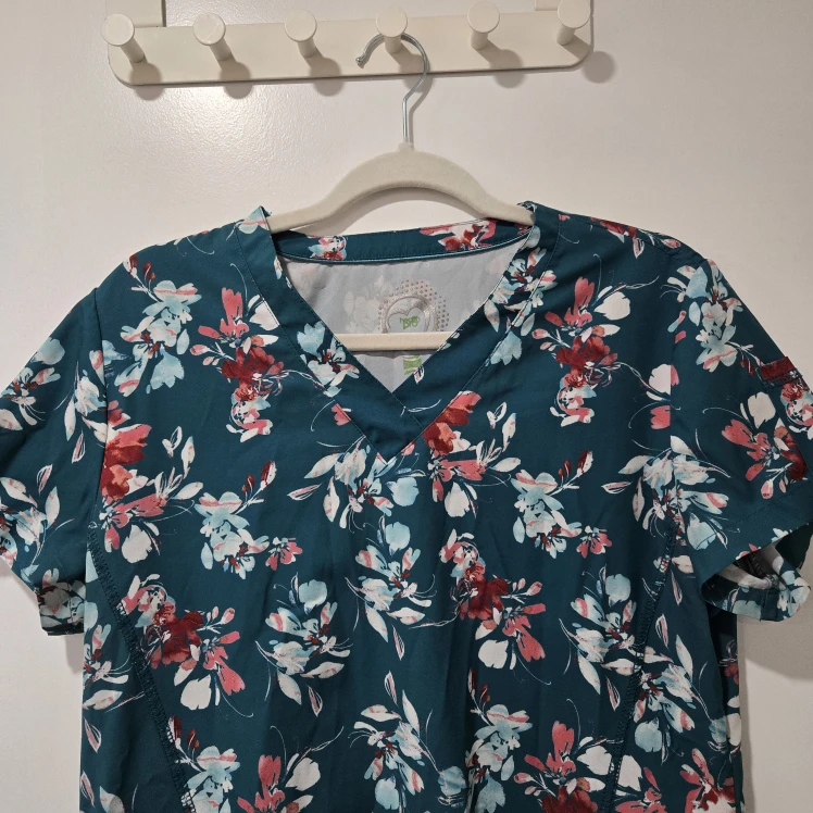 Health Pro Green Floral Scrub Shirt - photo 2