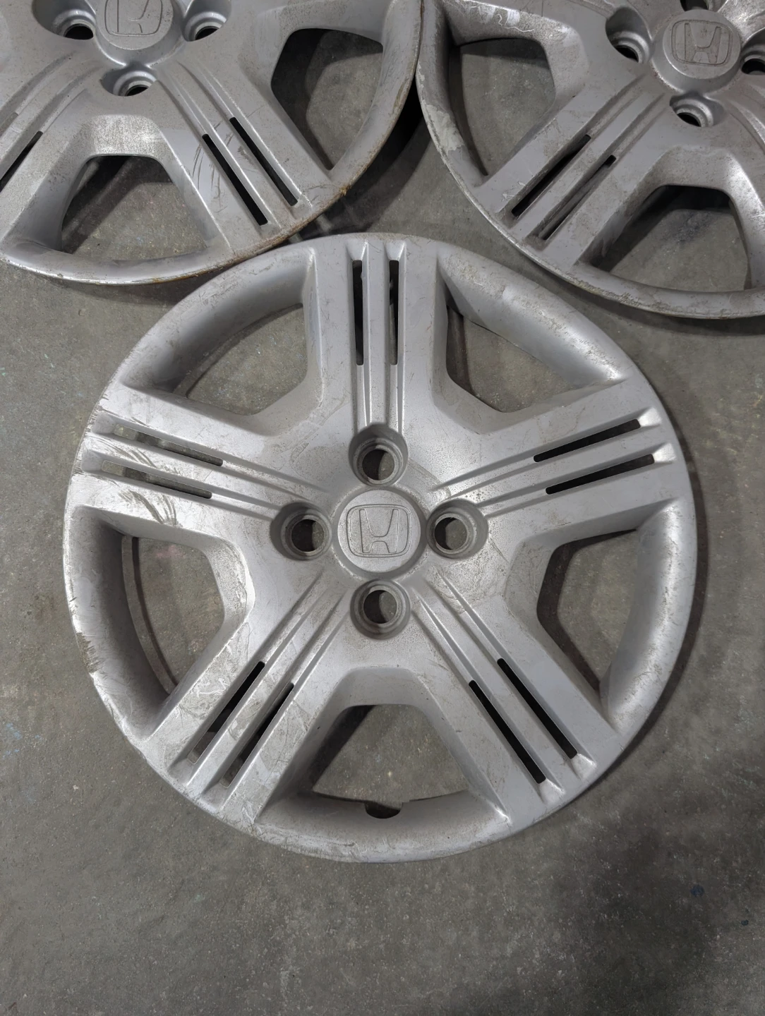 (3)-15 inch 2003 Honda civic wheel covers - photo 2
