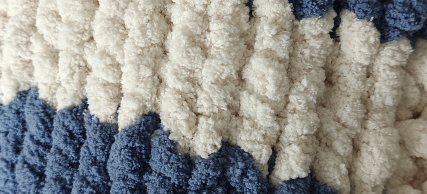 OFF SEASON MOVE OUT SALE Chunky HAND Knit Queen Blanket - photo 3