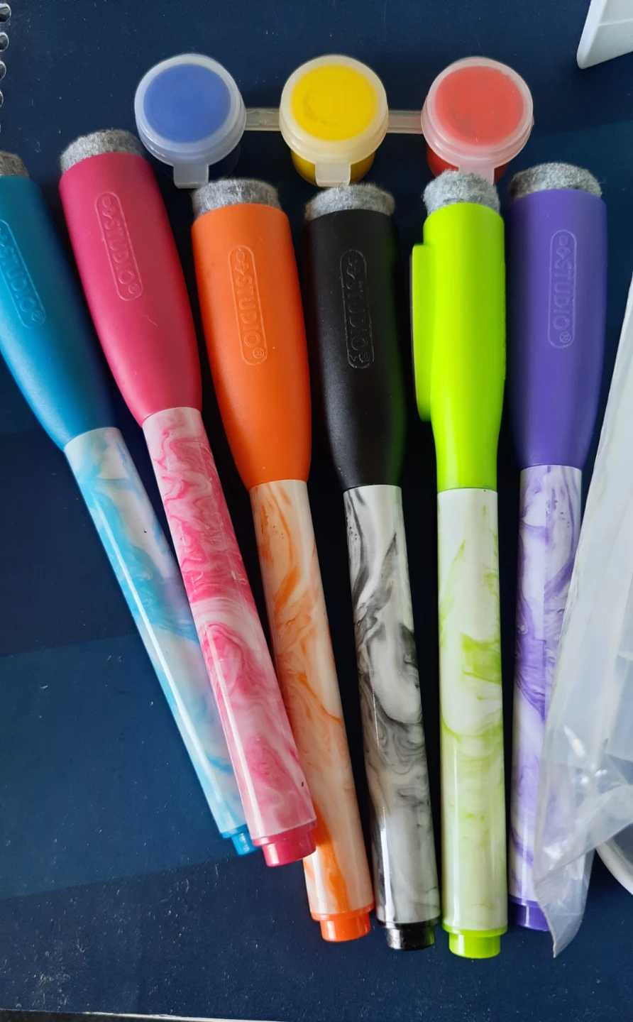 AdTech Glue Gun & Glue Sticks FREE New notebook, glitter & paint - photo 4